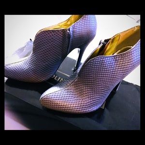 Colin Stuart ankle booties